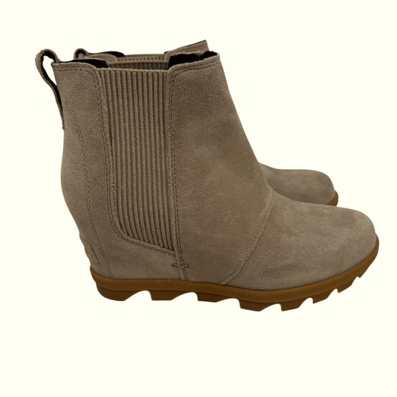 SOREL JOAN OF ARCTIC WEDGE II CHELSEA BOOTIE WOMEN SZ 6 TAN SUEDE WATERPROOF - Picture 1 of 16